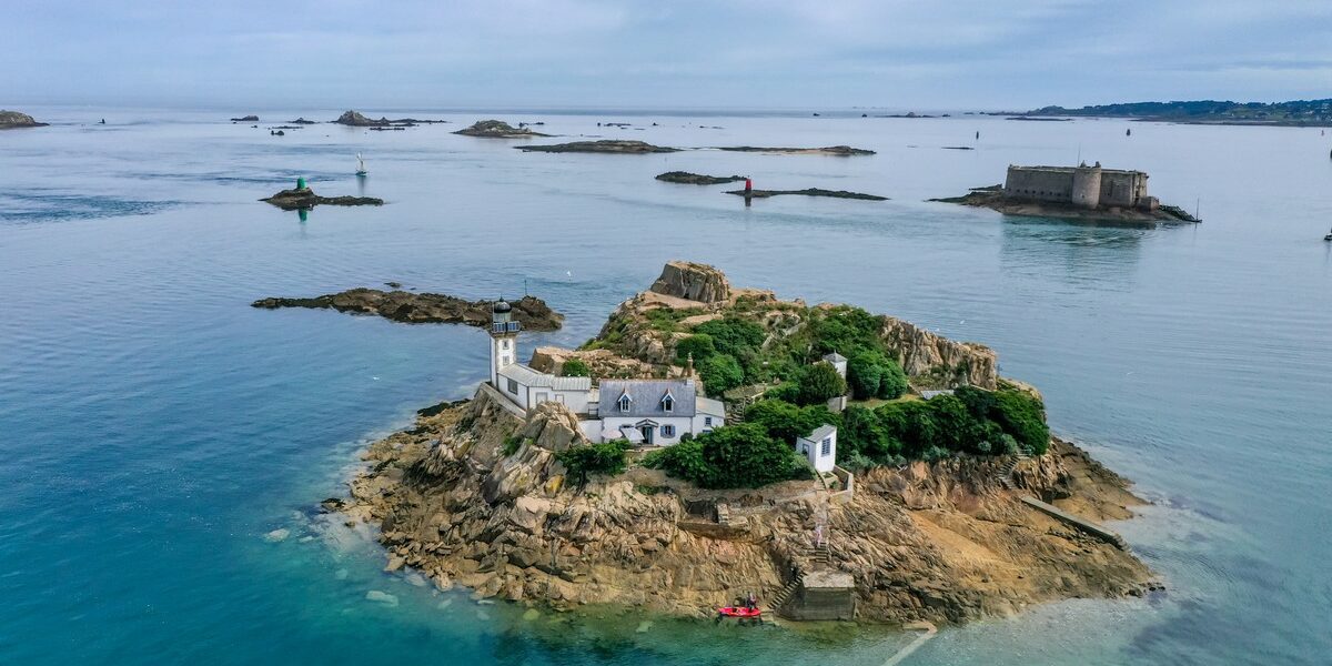Laissez-vous tenter par l'île Louët pour les vacances