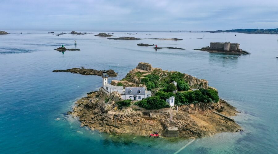 Laissez-vous tenter par l'île Louët pour les vacances