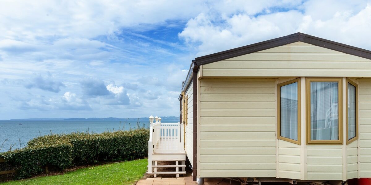 Comment équiper un mobil-home : Conseils et astuces incontournables pour créer votre havre de paix