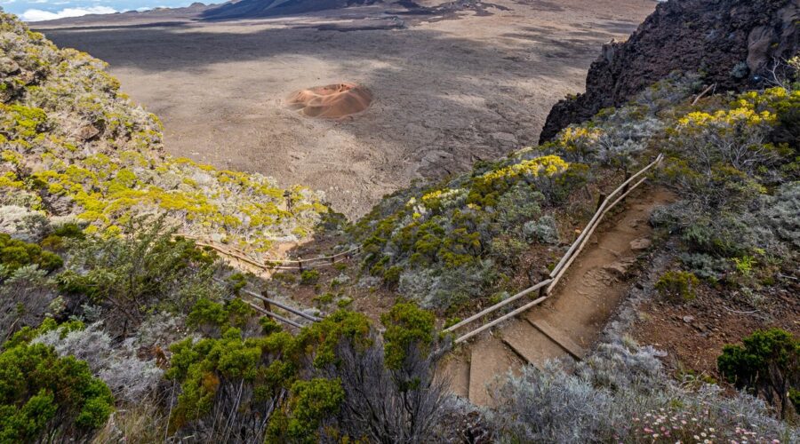 Aventure volcanique : Randonnée au Piton de la Fournaise à la Réunion