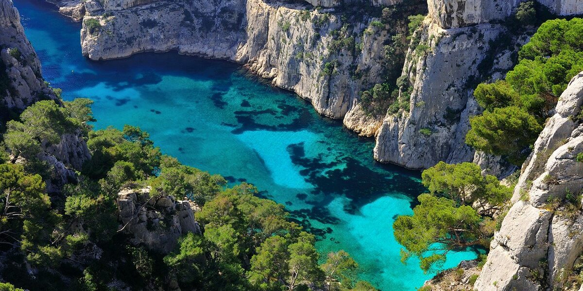 Explorez la magnifique Calanque d'En-Vau en toutes saisons