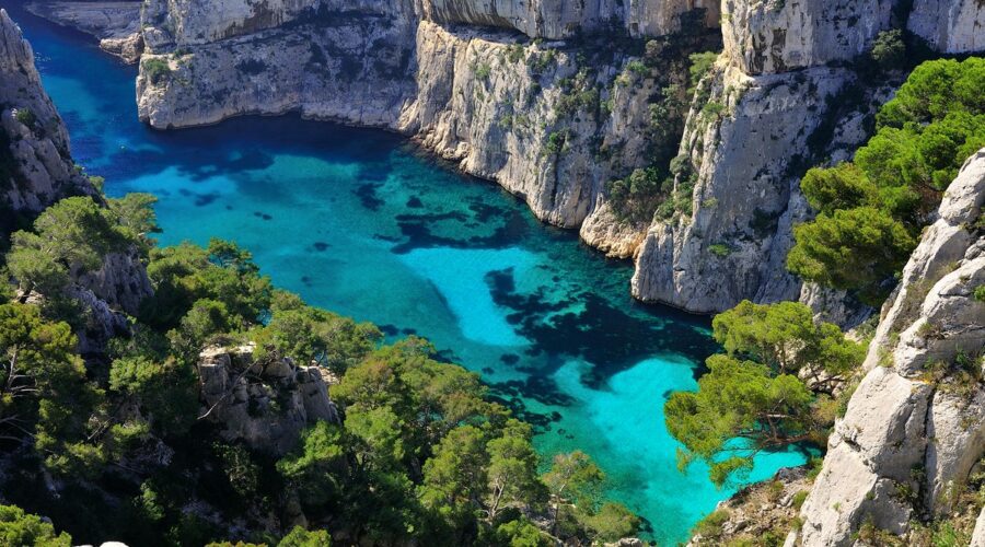 Explorez la magnifique Calanque d'En-Vau en toutes saisons