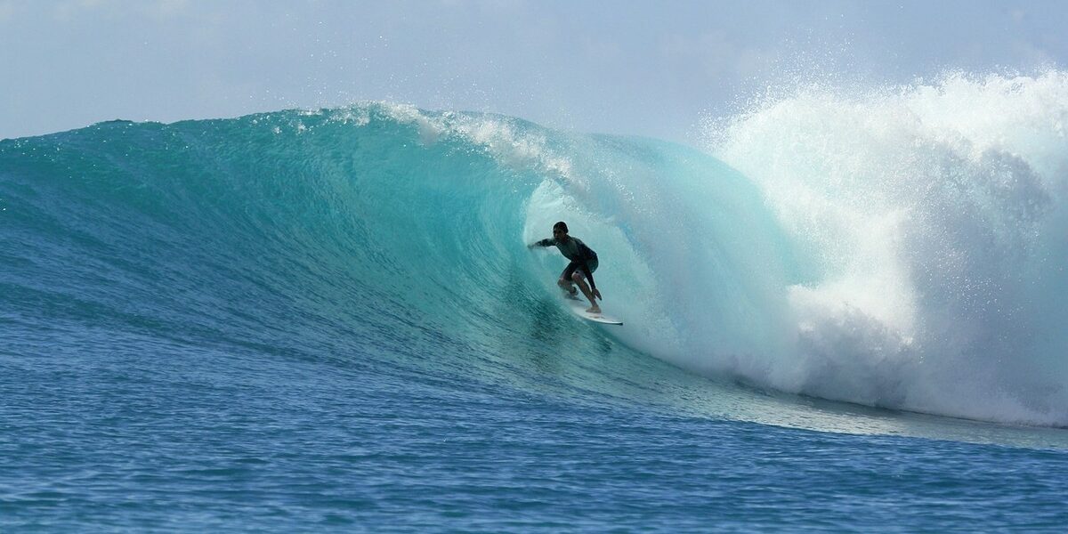 Partez à la conquête des meilleures vagues : Découvrez les 7 spots de surf incontournables !