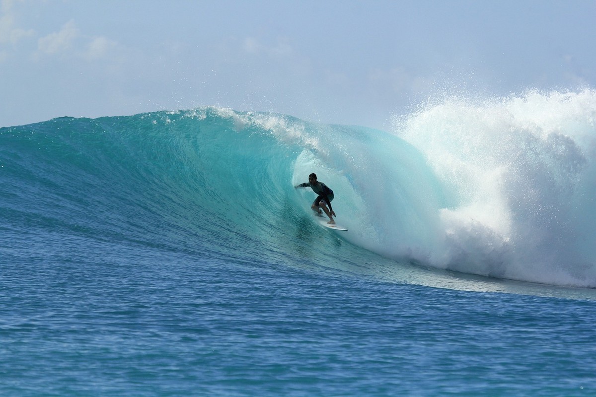 Partez à la conquête des meilleures vagues : Découvrez les 7 spots de surf incontournables !
