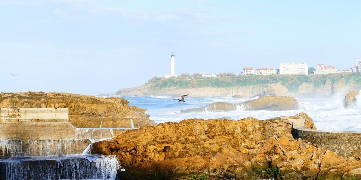Découvrez le trésor caché du Pays Basque : Entre plages de rêve et vagues enivrantes