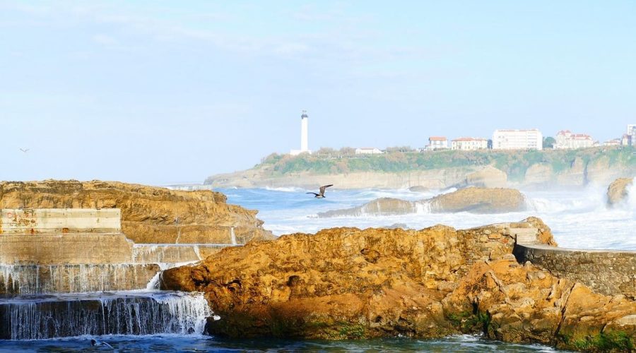 Découvrez le trésor caché du Pays Basque : Entre plages de rêve et vagues enivrantes