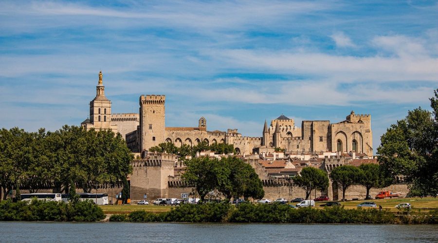 Découvrez La Cité des Papes à Avignon : Une exploration Inattendue qui changera votre vision de l'histoire !