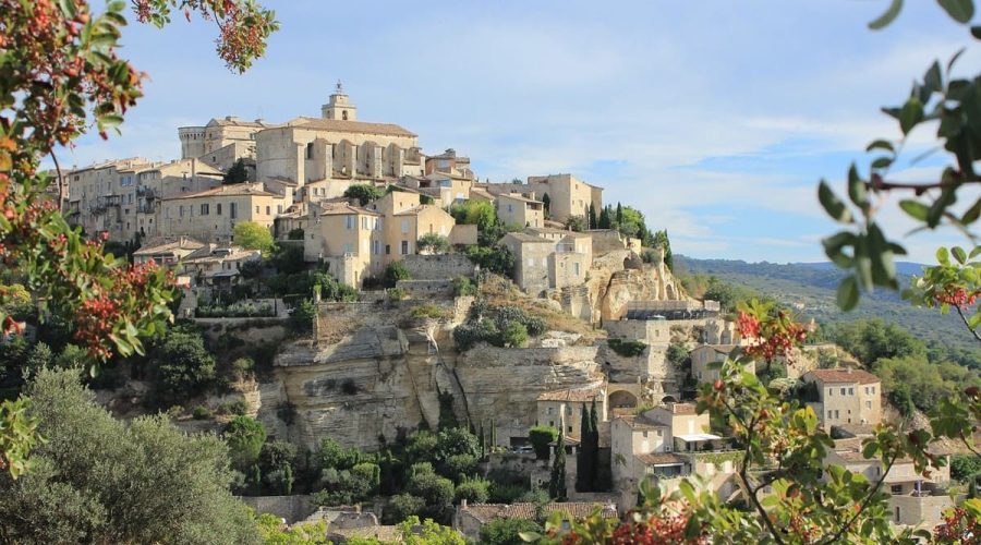 C'est certain, ces villages perchés du Luberon vous transporteront dans un univers féerique et hors du temps