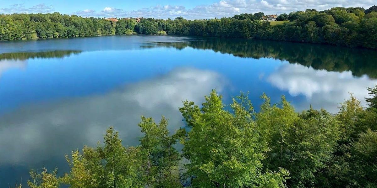 Incroyable mais vrai : ce lac français s'étend sur 130 km et vous ne le saviez pas !