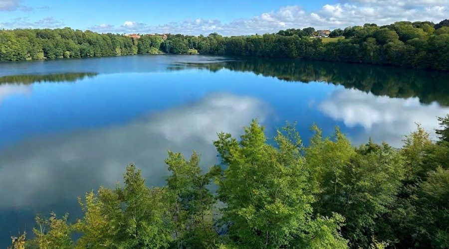 Incroyable mais vrai : ce lac français s'étend sur 130 km et vous ne le saviez pas !