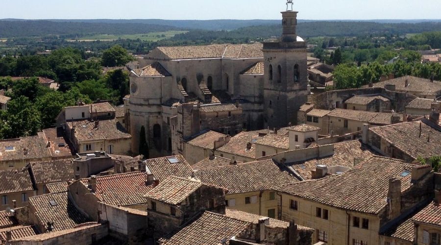 Nichée au cœur du Gard, cette ville française va vous envoûter à coup sûr !