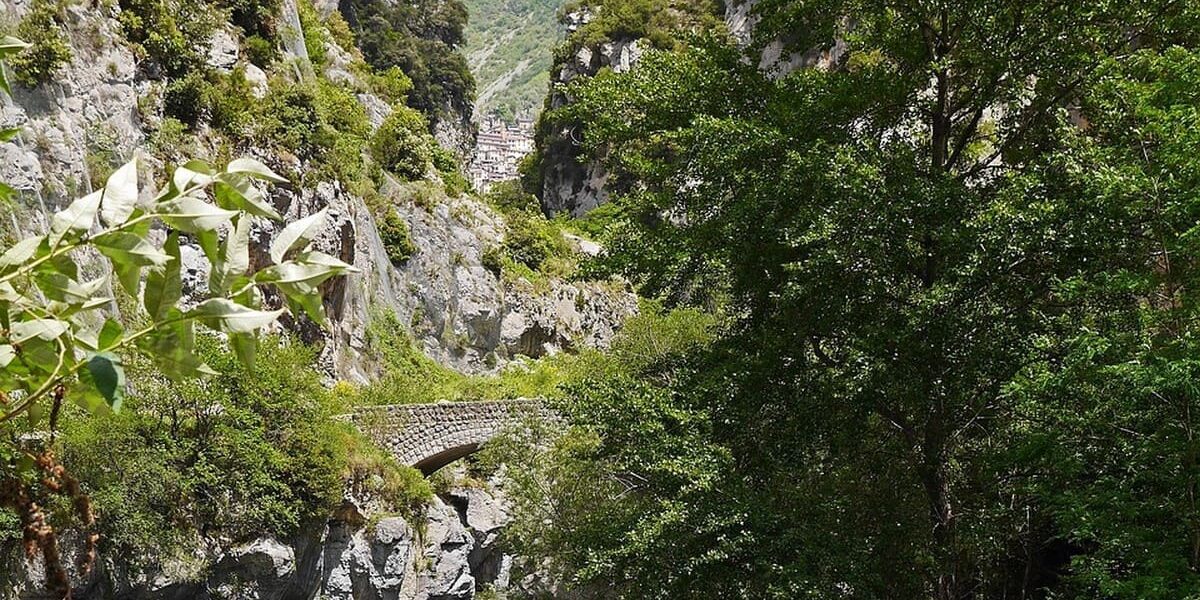 Cette vallée frontalière de la France va vous laisser sans voix !