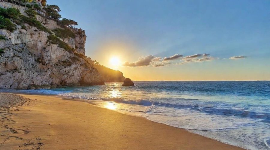 Plus belles plages où planter votre parasol à Capri cet été