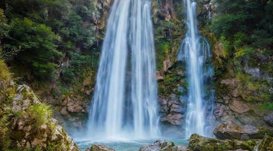 Cascade unique en Provence et parfaite pour une évasion estivale