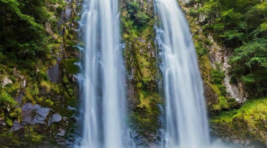 Double cascade à découvrir en road trip en ardèche