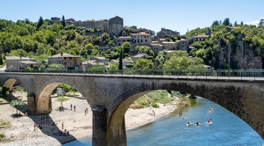beaux villages d'Auvergne-Rhône-Alpes