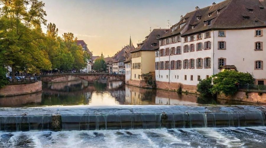 Ville de France avec ses centaines de ponts fascine le monde